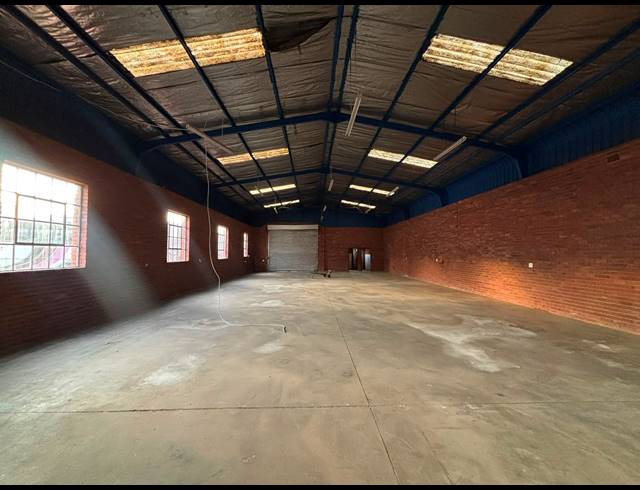 380M² WAREHOUSE TO LET IN WOODHURST
